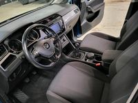 Gebraucht VW Touran Trendline 114 PS (83 kW) 2016 Blau Van / Kleinbus
