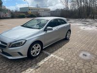Gebraucht Mercedes A180 122 PS (89 kW) 2016 Silber Limousine