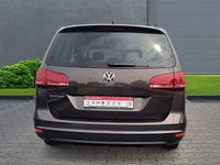 Gebraucht VW Sharan Comfortline 177 PS (130 kW) 2020 Braun Van / Kleinbus