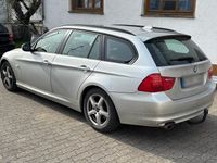 Gebraucht BMW 318 143 PS (105 kW) 2012 Silber Kombi