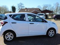 Gebraucht Hyundai i10 Basis 67 PS (49 kW) 2017 Weiß Kleinwagen