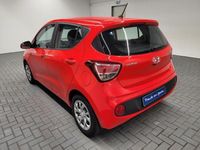 Gebraucht Hyundai i10 67 PS (49 kW) 2019 Rot (tomatorot) Kleinwagen
