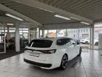 Gebraucht VW Passat R-line 150 PS (110 kW) 2025 Weiß Kombi