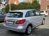 Gebraucht Mercedes B180 122 PS (89 kW) 2012 Silber Van / Kleinbus