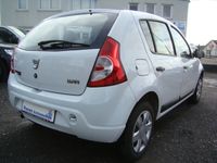 Gebraucht Dacia Sandero 75 PS (55 kW) 2009 Weiß Kleinwagen
