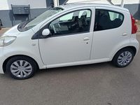 Gebraucht Peugeot 107 65 PS (47 kW) 2012 Weiß Kleinwagen