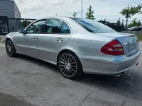 Używany Mercedes E500 Avantgarde 306 KM (225 kW) 2002 Srebrny Sedan/Limuzyna