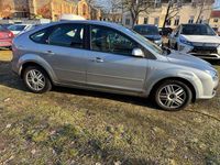 Gebraucht Ford Focus Ambiente 80 PS (58 kW) 2005 Silber Kleinwagen