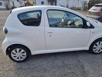 Gebraucht Toyota Aygo 68 PS (50 kW) 2013 Weiß Kleinwagen