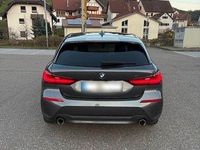 Gebraucht BMW 118 Advantage 150 PS (110 kW) 2019 Grau Kleinwagen