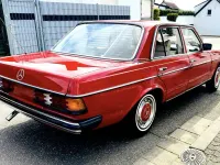Gebraucht Mercedes 200 94 PS (69 kW) 1978 Rot Limousine