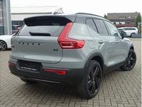 Neu Volvo XC40 Plus 163 PS (119 kW) 2025 Schwarz (onyx black) SUV