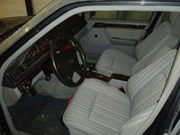 Gebraucht Mercedes 200 160 PS (117 kW) 1992 Schwarz Limousine