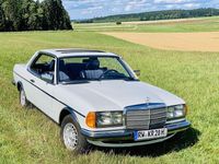 Gebraucht Mercedes 230 109 PS (80 kW) 1977 Weiß Coupé