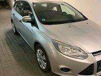 Usata Ford Focus 105 CV (77 kW) 2015 Argento Station wagon