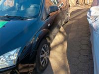 Gebraucht Ford Focus Ambiente 125 PS (91 kW) 2005 Schwarz Kombi