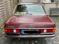Gebraucht Mercedes E230 136 PS (100 kW) 1983 Rot Limousine