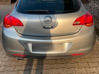 Gebraucht Opel Astra 140 PS (102 kW) 2011 Grau Kleinwagen