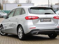 Gebraucht Mercedes B180 136 PS (100 kW) 2022 Iridiumsilber Van / Kleinbus