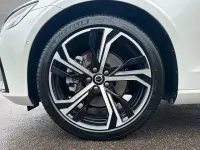 Gebraucht Volvo V60 Plus 197 PS (144 kW) 2025 Crystal weiß perleffekt Kombi