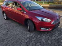 Gebraucht Ford Focus Trend 125 PS (91 kW) 2015 Rot Kombi