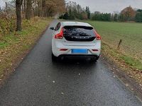 Gebraucht Volvo V40 Momentum 152 PS (111 kW) 2018 Weiß Limousine