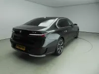 Gebraucht BMW 750e 489 PS (359 kW) 2024 Grau Limousine