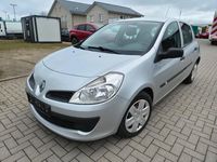 Gebraucht Renault Clio II 75 PS (55 kW) 2007 Silber Kleinwagen