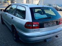Second-hand Volvo V40 109 CP (80 kW) 2000 Albastru Break