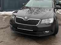 Gebraucht Skoda Superb 125 PS (91 kW) 2014 Braun Kombi