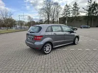 Gebraucht Mercedes B180 109 PS (80 kW) 2009 Grau Van / Kleinbus