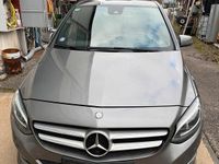 Gebraucht Mercedes B180 122 PS (89 kW) 2015 Silber Van / Kleinbus