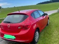 Gebraucht Opel Astra 116 PS (85 kW) 2013 Rot Kleinwagen