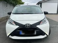 Gebraucht Toyota Aygo 51 PS (37 kW) 2016 Weiß Kleinwagen