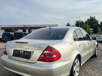 Gebraucht Mercedes E220 150 PS (110 kW) 2002 Silber Limousine
