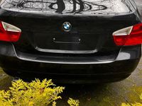 Gebraucht BMW 318 143 PS (105 kW) 2006 Schwarz Limousine
