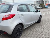 Gebraucht Mazda 2 Inclusive 75 PS (55 kW) 2009 Silber Kleinwagen