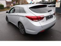Gebraucht Hyundai i40 Premium 141 PS (103 kW) 2017 Silber Kombi