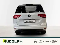 Gebraucht VW Touran 150 PS (110 kW) 2025 Weiss Van / Kleinbus