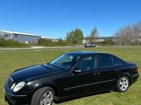 Używany Mercedes E320 Avantgarde 224 KM (164 kW) 2004 Czarny Sedan/Limuzyna