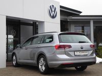 Gebraucht VW Passat Business 200 PS (147 kW) 2023 Pyritsilber metallic Kombi