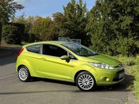 Gebraucht Ford Fiesta Titanium 97 PS (71 kW) 2010 Grün Kleinwagen