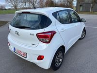Gebraucht Hyundai i10 Edition 87 PS (63 kW) 2014 Weiß Kleinwagen