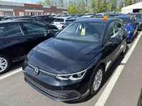 Gebraucht VW Golf VIII Life 131 PS (96 kW) 2023 Deep black perleffekt Limousine