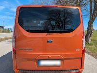 Gebraucht Ford Tourneo Titanium 150 PS (110 kW) 2023 Orange Van / Kleinbus