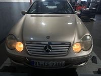 Gebraucht Mercedes C180 143 PS (105 kW) 2005 Gold Coupé