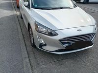 Gebraucht Ford Focus Titanium 125 PS (91 kW) 2020 Silber Limousine