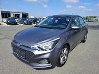 Gebraucht Hyundai i20 Trend 84 PS (61 kW) 2018 Grau Kleinwagen