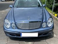 Gebraucht Mercedes E500 Elegance 306 PS (225 kW) 2004 Blau Limousine