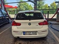 Gebraucht BMW 118 Advantage 136 PS (100 kW) 2015 Weiß Kleinwagen